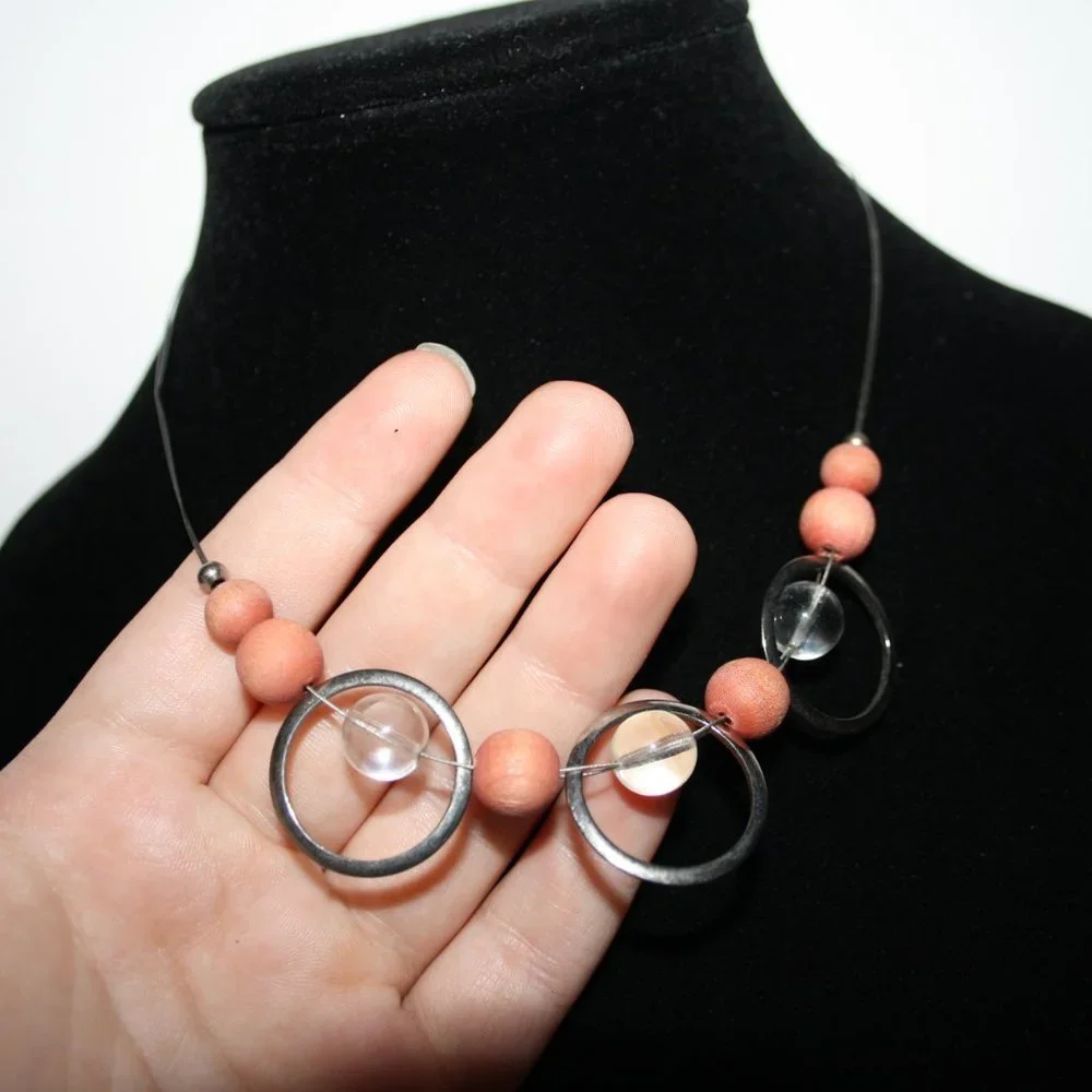 🍑 Vintage Peach Wooden & Silver Necklace · 17”